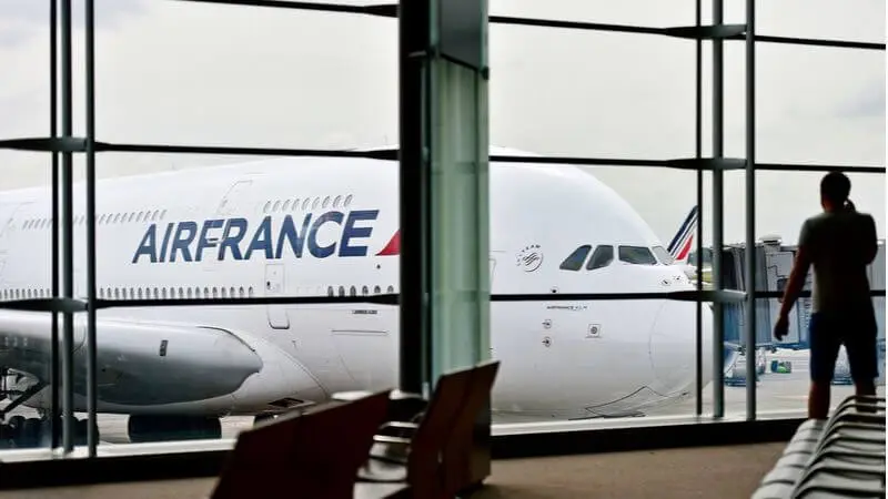 Eight French airports hit by security alerts